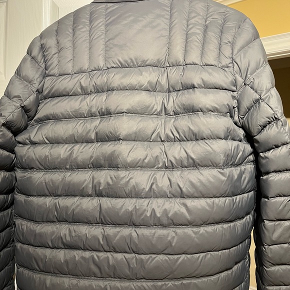 Tommy Hilfiger men’s light weight down  packable puffer jacket - Picture 8 of 10